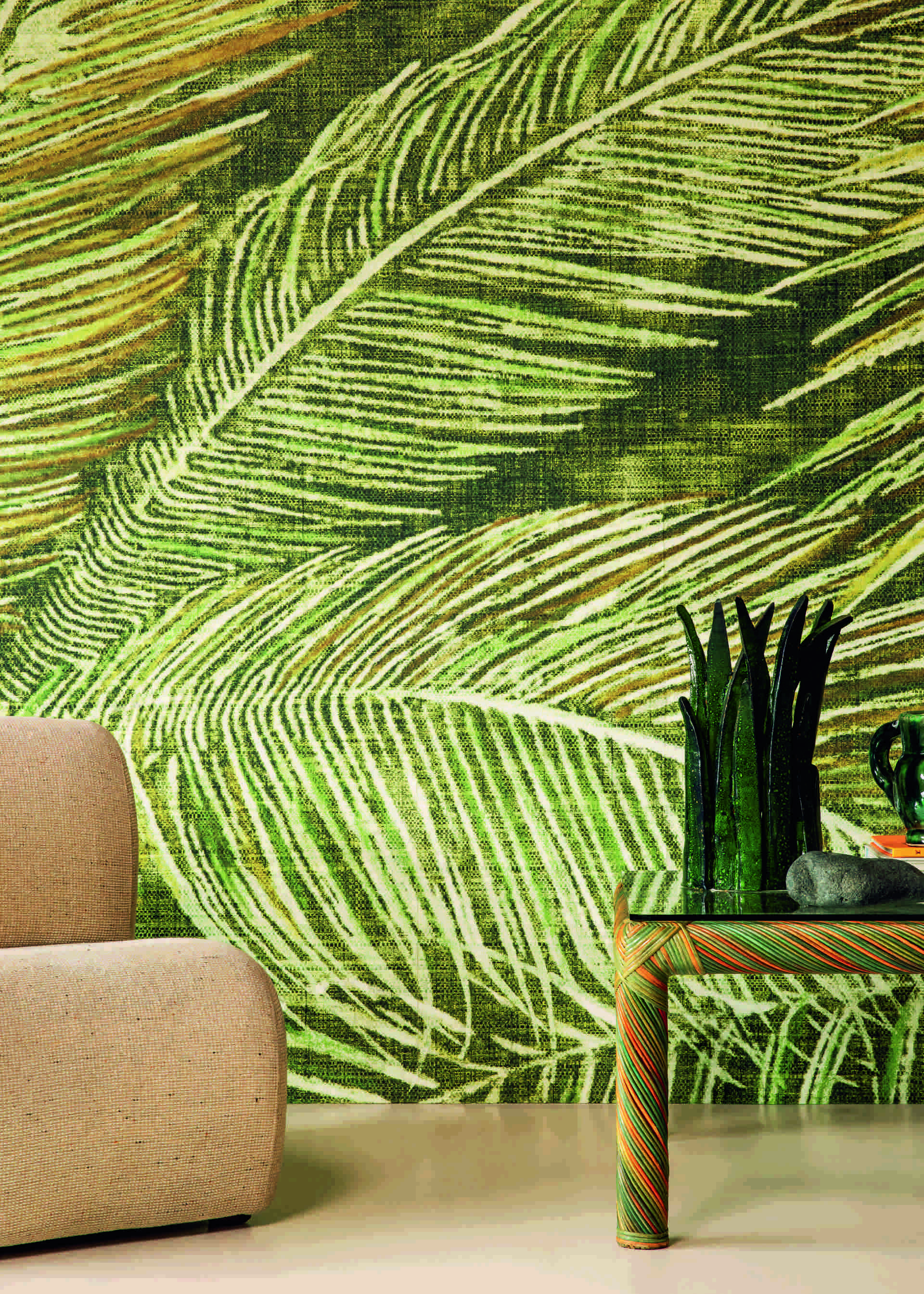 cote-d-azur-living-room-linen-slipcover-wallpaper-palmtree-jeske