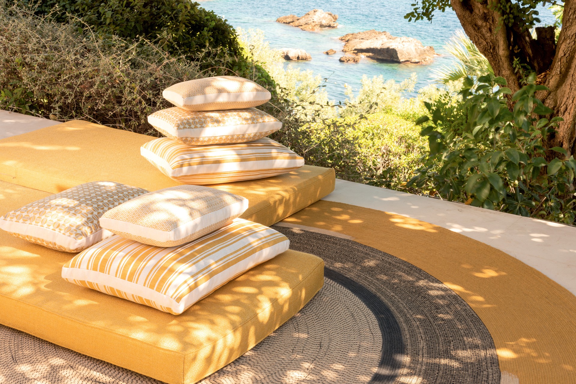 cote-d-azur-textile-outdoor-yellow-white-tones-jeske-interiors