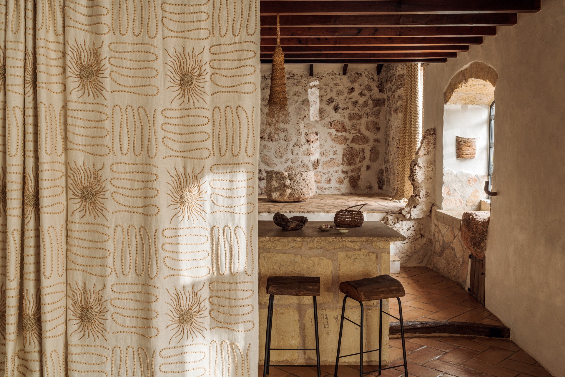 mediterranean-finca-living-room-limewash-linen-sofa-2-mallorca