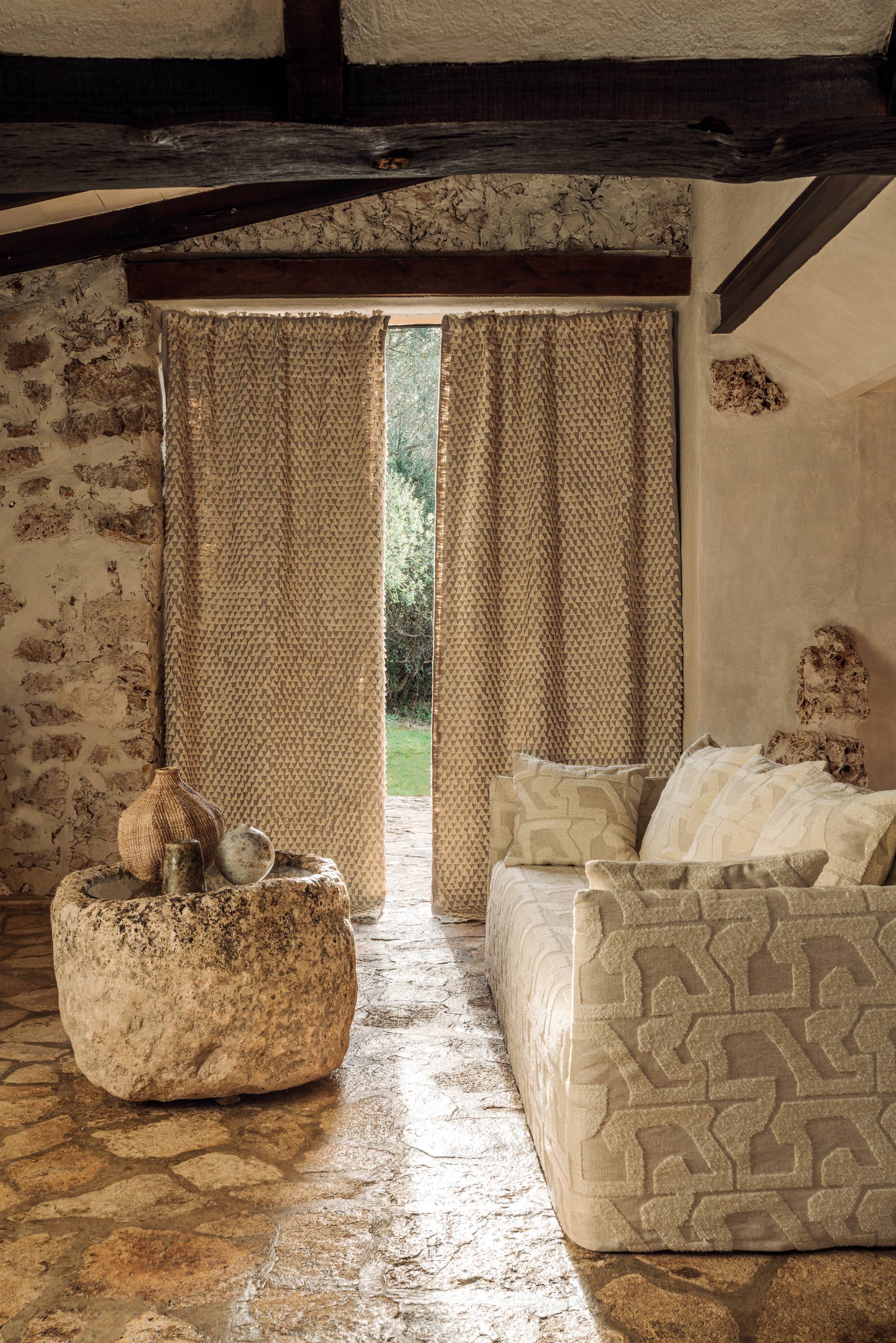 mediterranean-finca-living-room-limewash-linen-sofa-mallorca