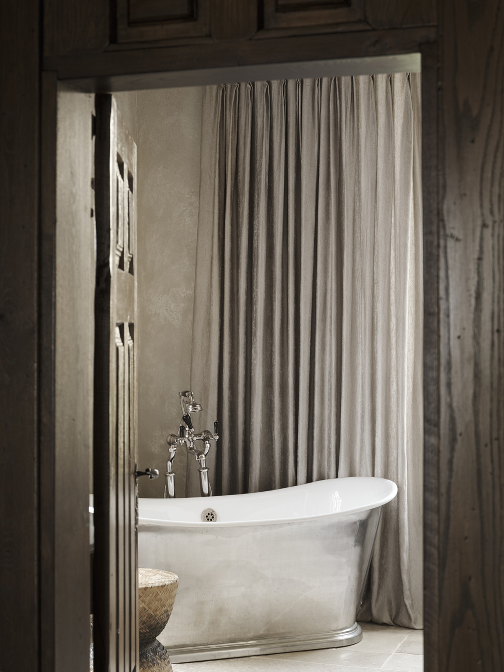 mediterranean-finca-mood-bathroom-neutrals